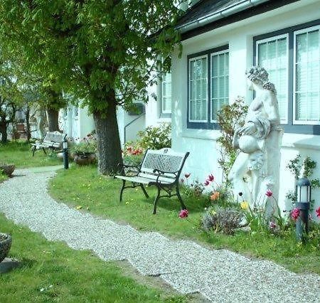 Appartement-5-Mit-Suedbalkon-In-Strandnaher-Lage-Baederstil-Villa-In-Wenningstedt-Sylt Exterior foto