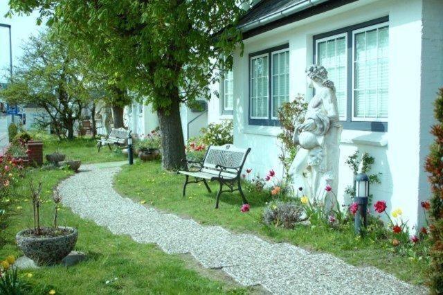 Appartement-5-Mit-Suedbalkon-In-Strandnaher-Lage-Baederstil-Villa-In-Wenningstedt-Sylt Exterior foto